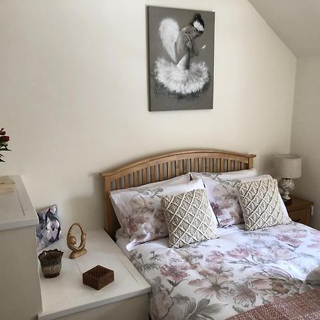 Bramble Cottage With Free Parking Бриджнорс Экстерьер фото