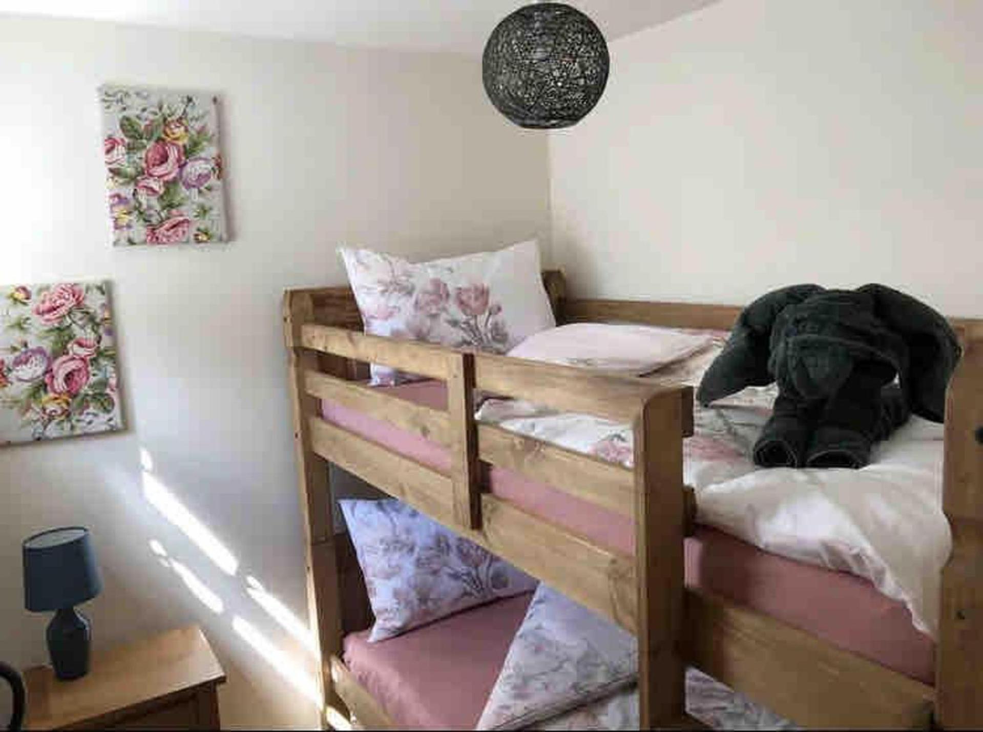 Bramble Cottage With Free Parking Бриджнорс Экстерьер фото