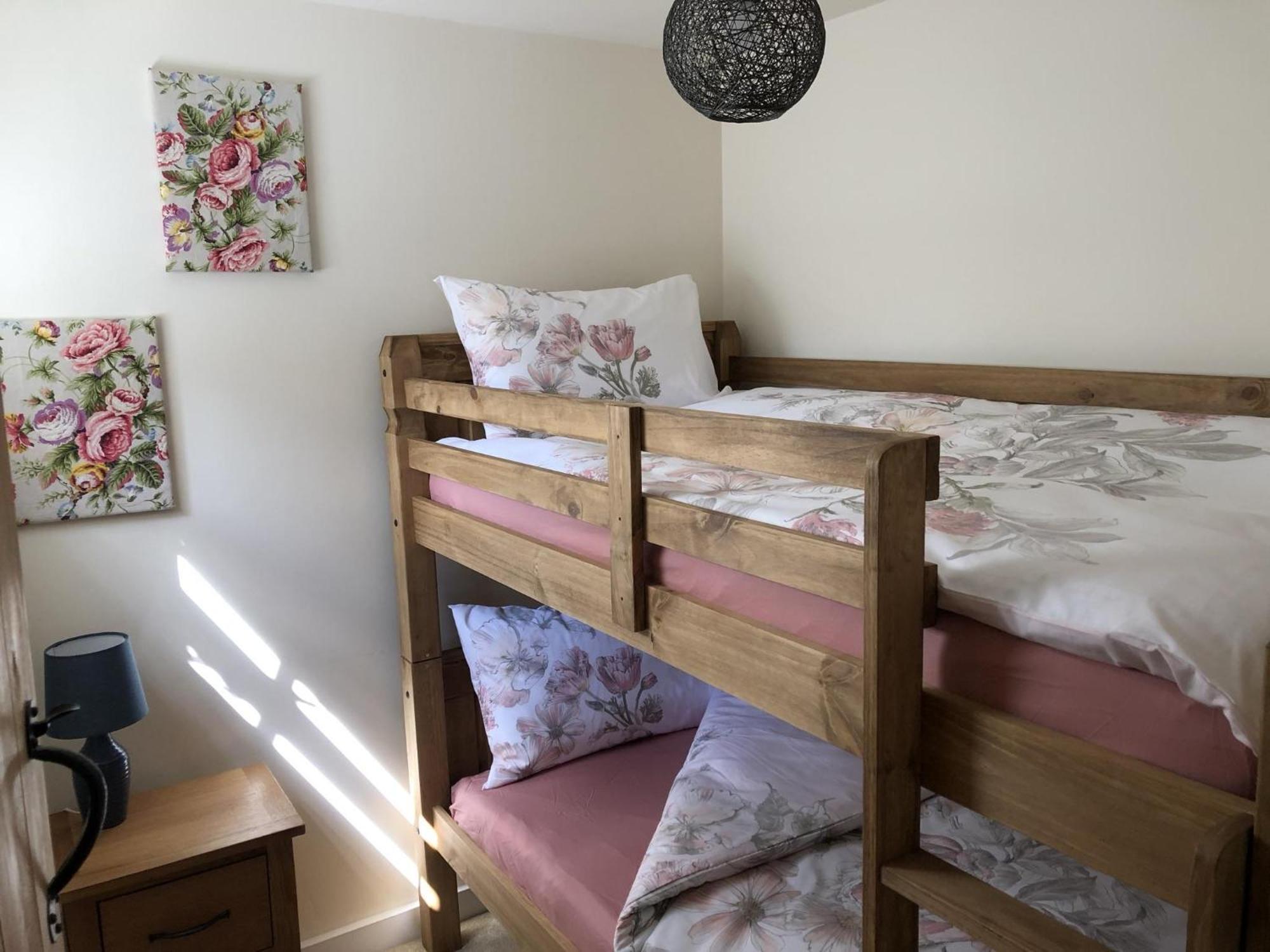 Bramble Cottage With Free Parking Бриджнорс Экстерьер фото